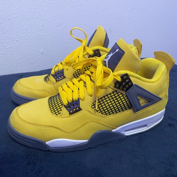 Jordan 4 Retro Lightning - Picture 3 of 7